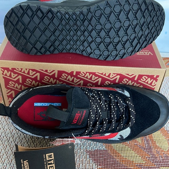 Vans WMNS Ultrarange Exo
Arctic Camo Black
VN0A5KS4BLK
Sneakers - Picture 5 of 16